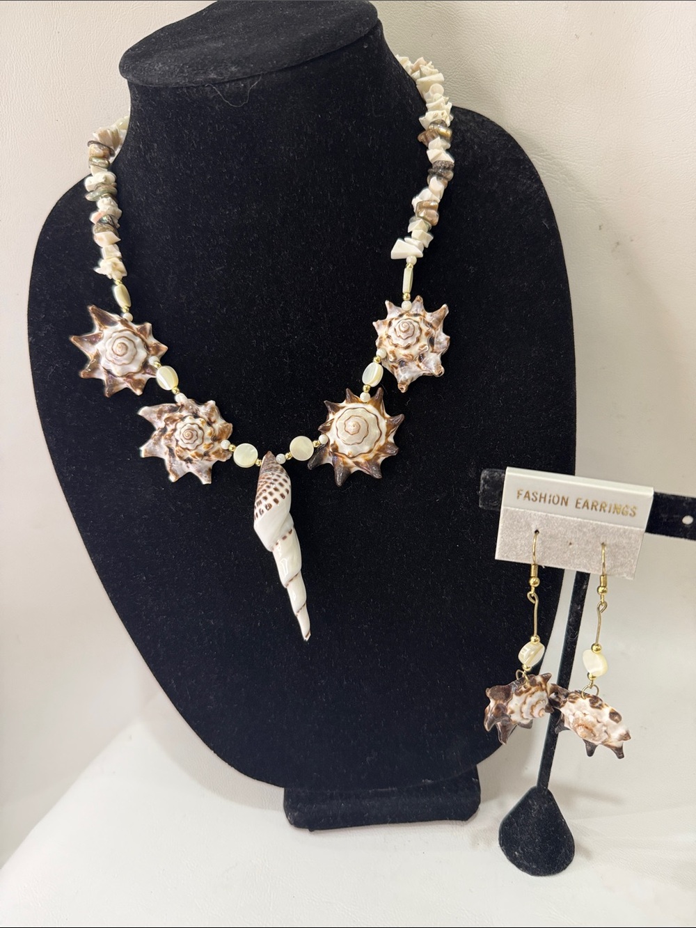 Tropical Beach White Brown Shell Flower Necklace & Pierced Earring Women Jewelry